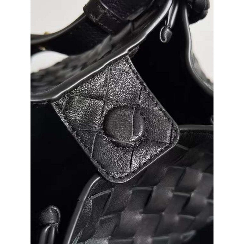 Bottega Veneta Andiamo Parachute Bag in Intrecciato Leather BGDC0072