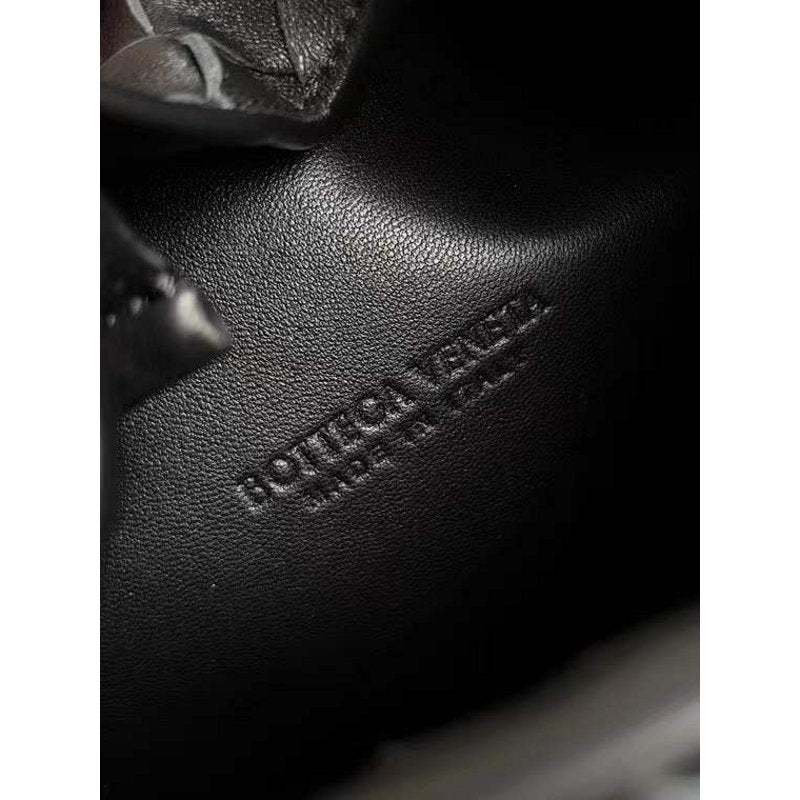 Bottega Veneta Andiamo Parachute Bag in Intrecciato Leather BGDC0072