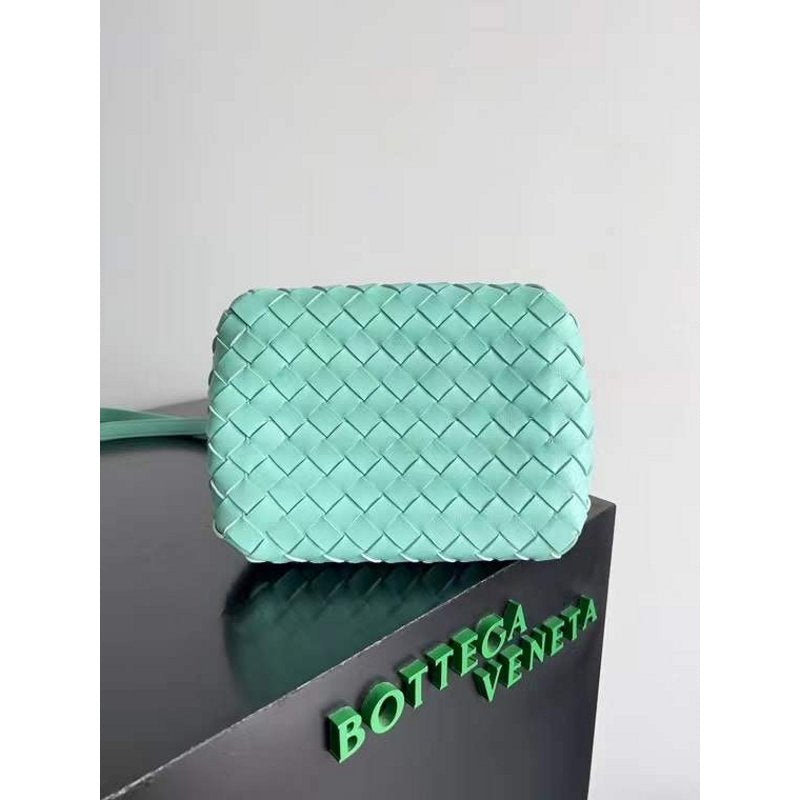 Bottega Veneta Andiamo Parachute Bag in Intrecciato Leather BGDC0073