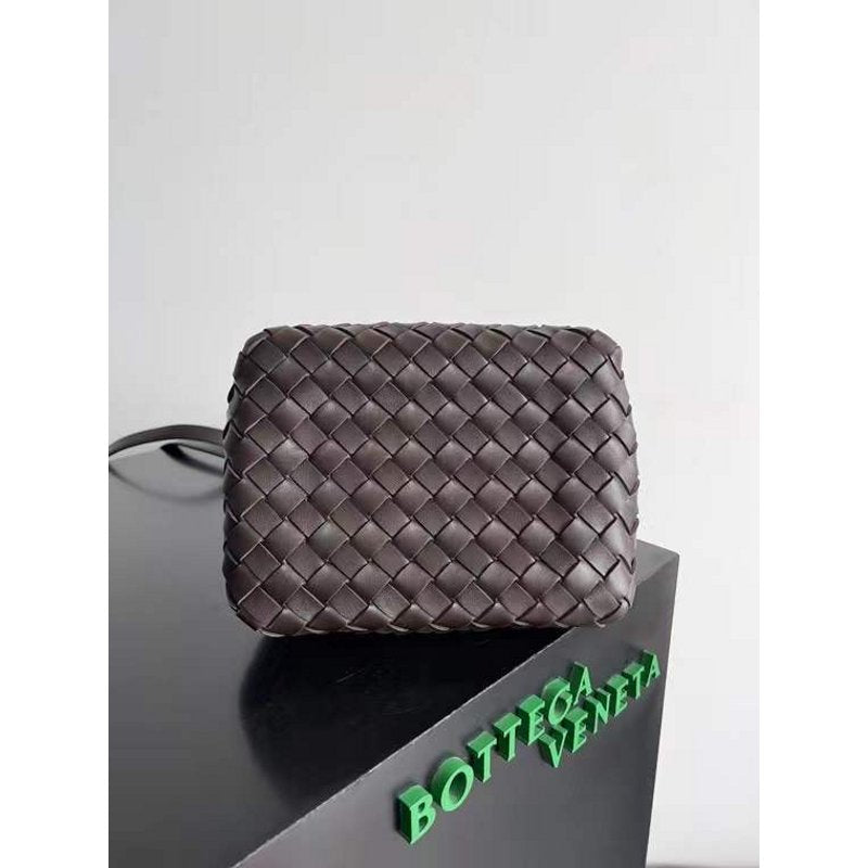 Bottega Veneta Andiamo Parachute Bag in Intrecciato Leather BGDC0074