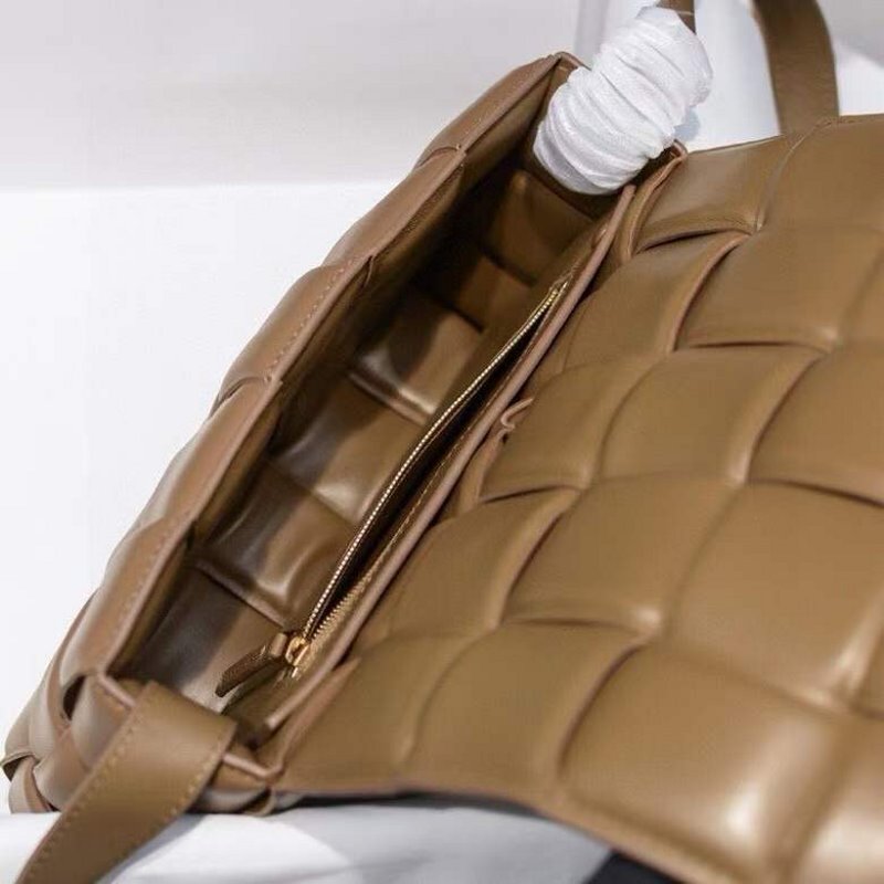 Bottega Veneta Cassette Pillow Bag BG02815
