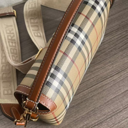 Burberry Cross Body Bag BG0525010
