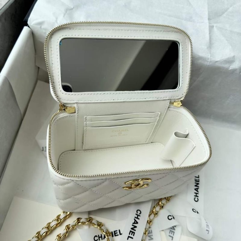 Chanel Makeup Box BG030571