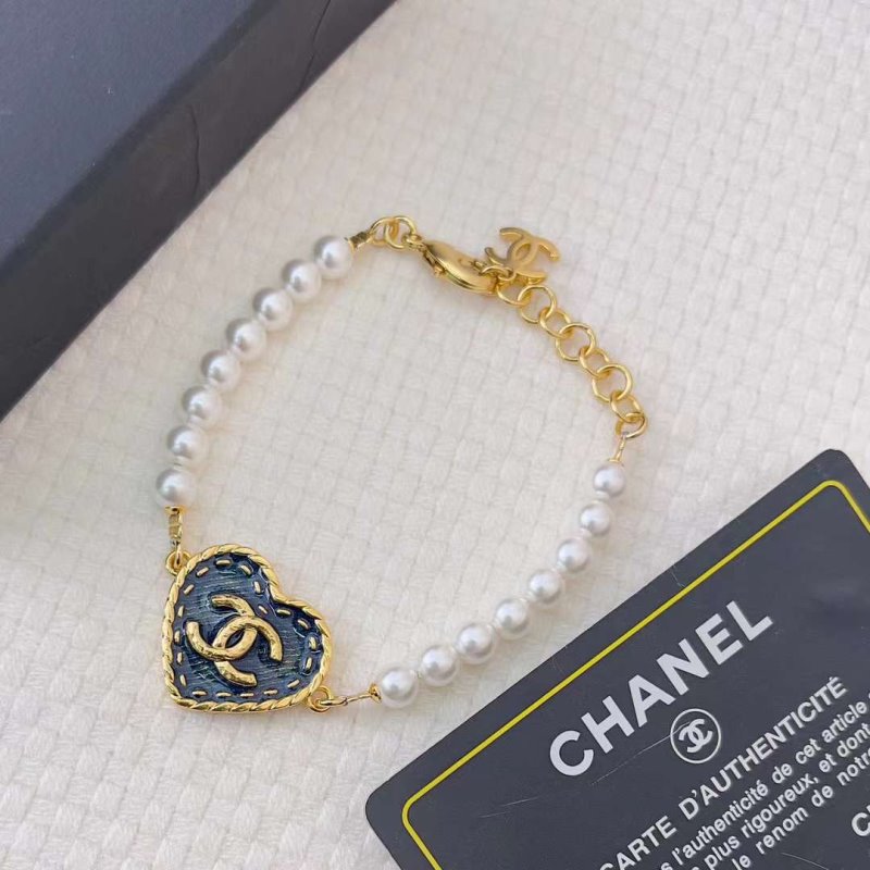 Chanel Peach Heart Bracelet JWLH0114