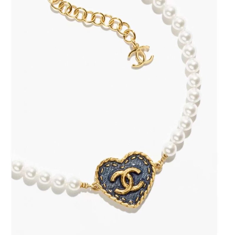 Chanel Peach Heart Bracelet JWLH0114