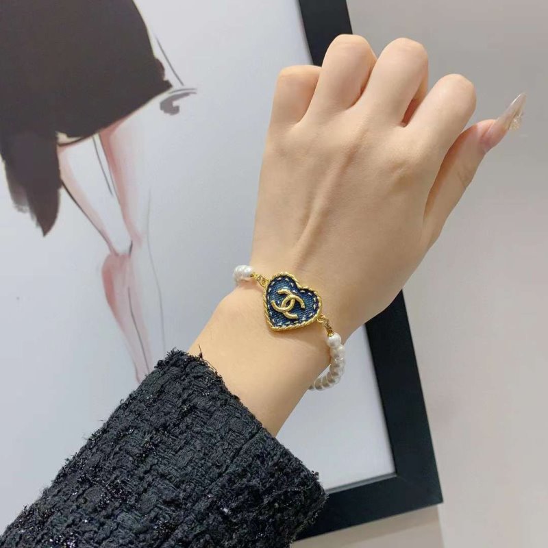 Chanel Peach Heart Bracelet JWLH0114