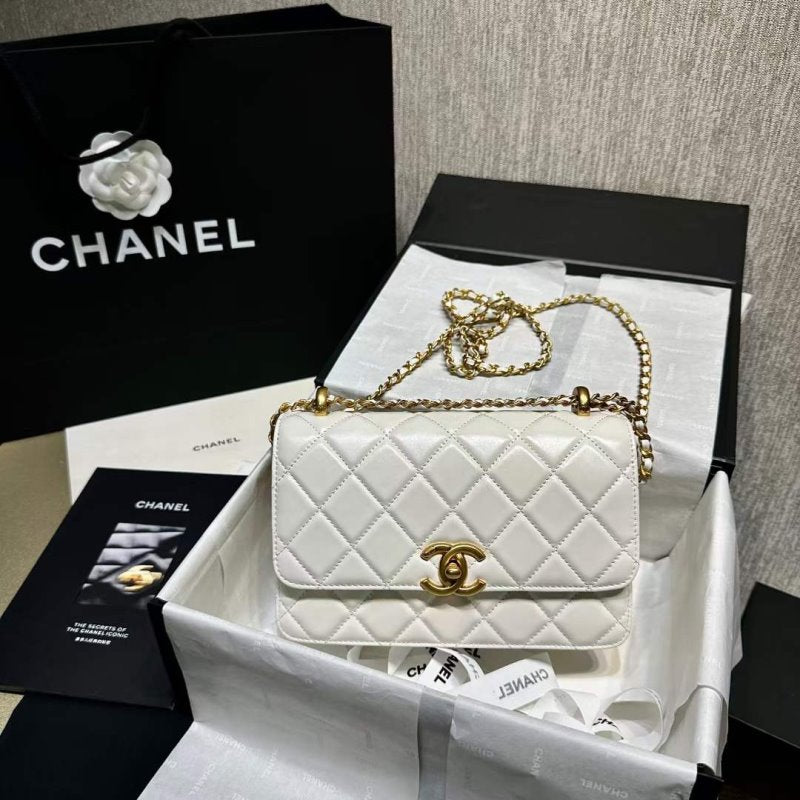 Chanel Shoulder Bag BG030575