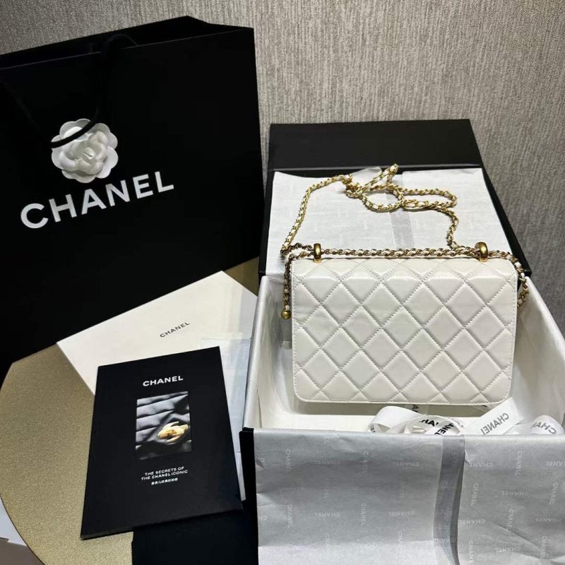 Chanel Shoulder Bag BG030575