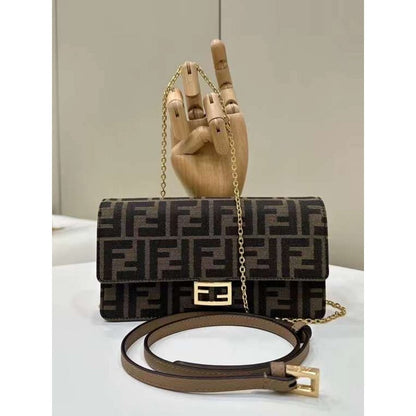 Fendi Baguette Chain Wallet BG02996