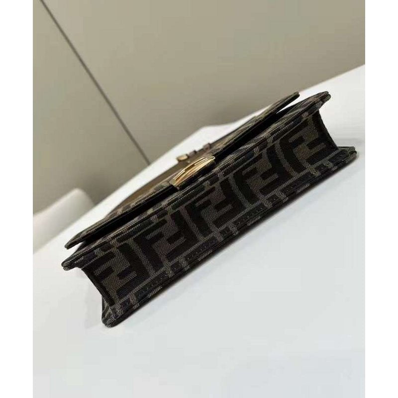 Fendi Baguette Chain Wallet BG02996