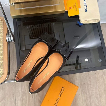 Louis Viutton Pointed Flat Shoes SH010443