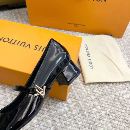 Louis Viutton Thick Heeled Sandals SH011005