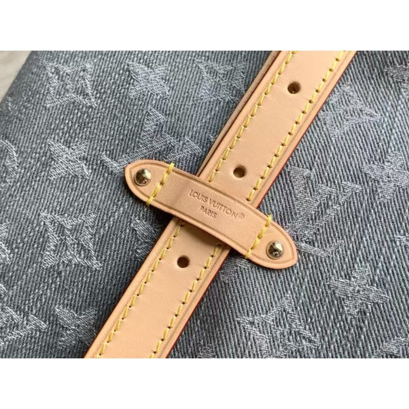 Louis Vuitton CarryAll Hand Bag BG0525086