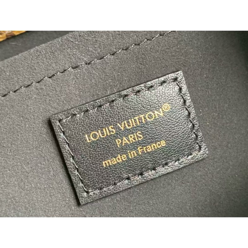 Louis Vuitton Hobo Bag BG0525093