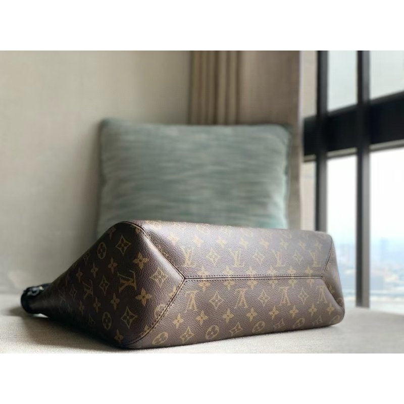Louis Vuitton Hobo Bag BG0525094
