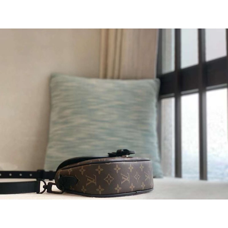 Louis Vuitton Mail Man Bag BG030560