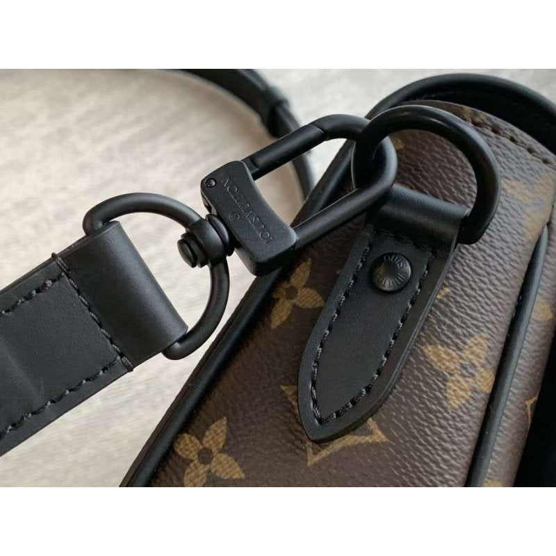 Louis Vuitton Mail Man Bag BG030560