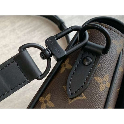 Louis Vuitton Mail Man Bag BG030560