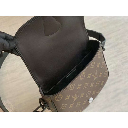 Louis Vuitton Mail Man Bag BG030560