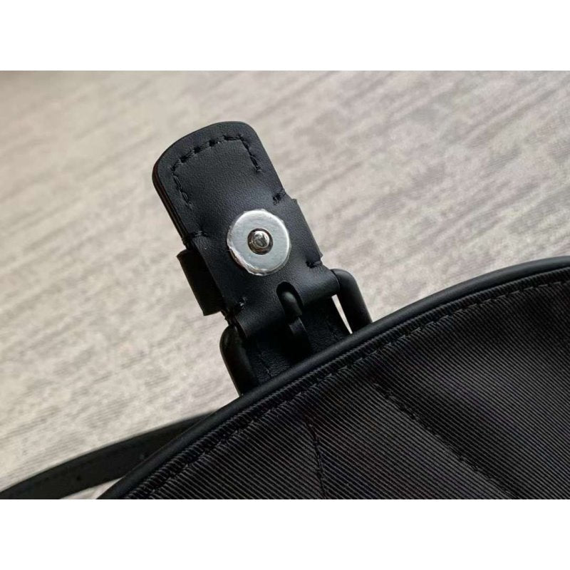 Louis Vuitton Mail Man Bag BG030560