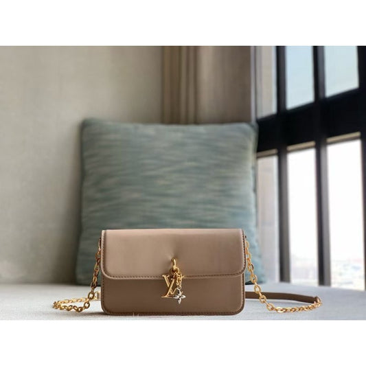 Louis Vuitton Wallet On Chain Bag BG0525087