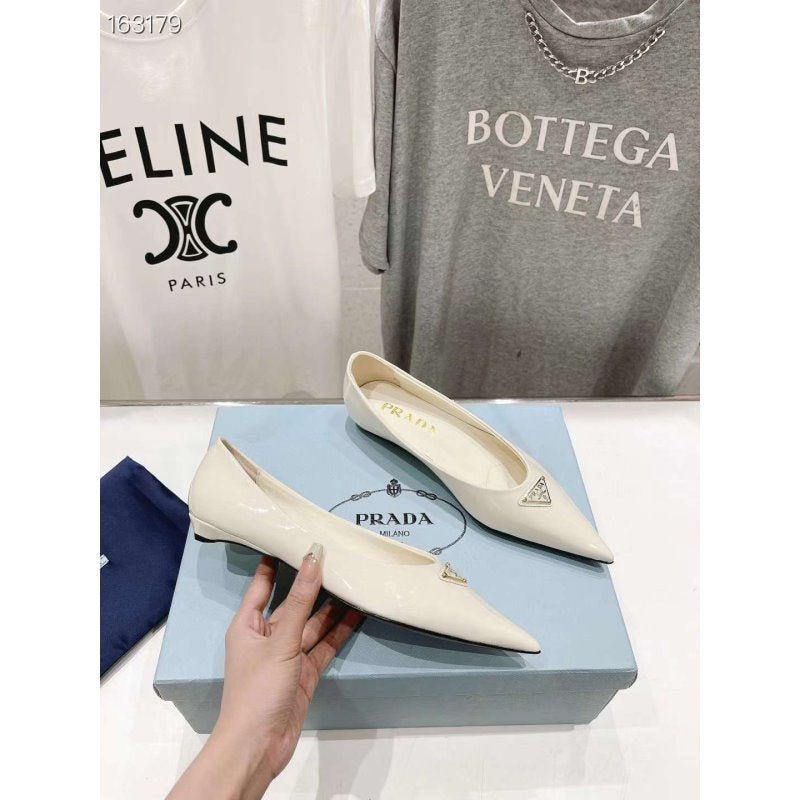 Prada Mary Jane Pointed Shoes SH010539
