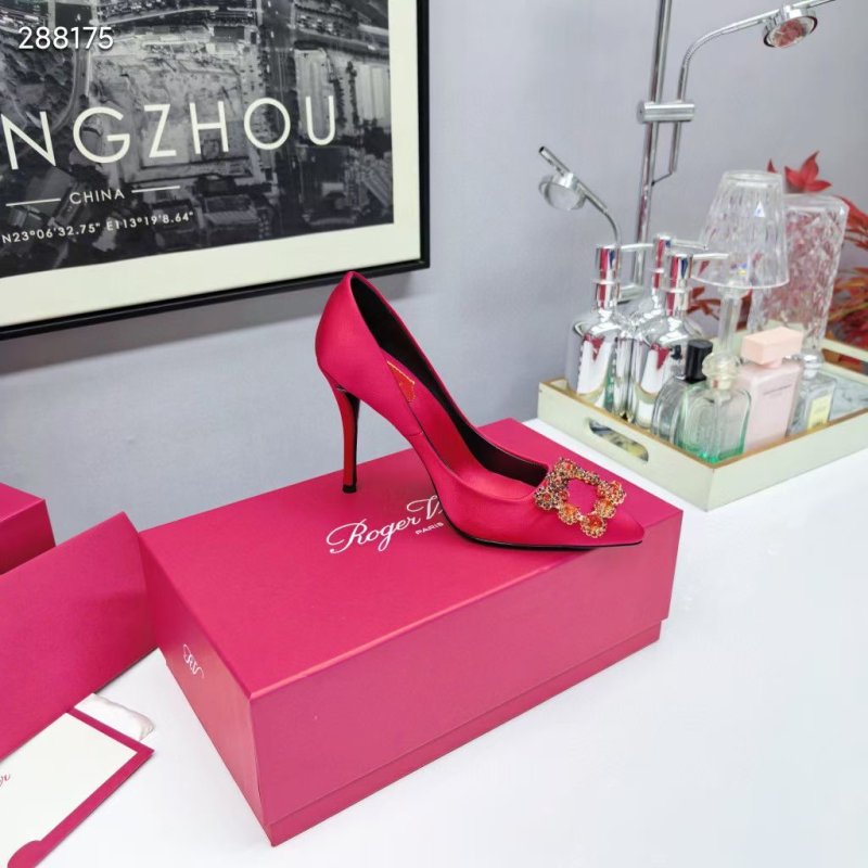Roger Vivier Pointed Toe Shoe SH2505091