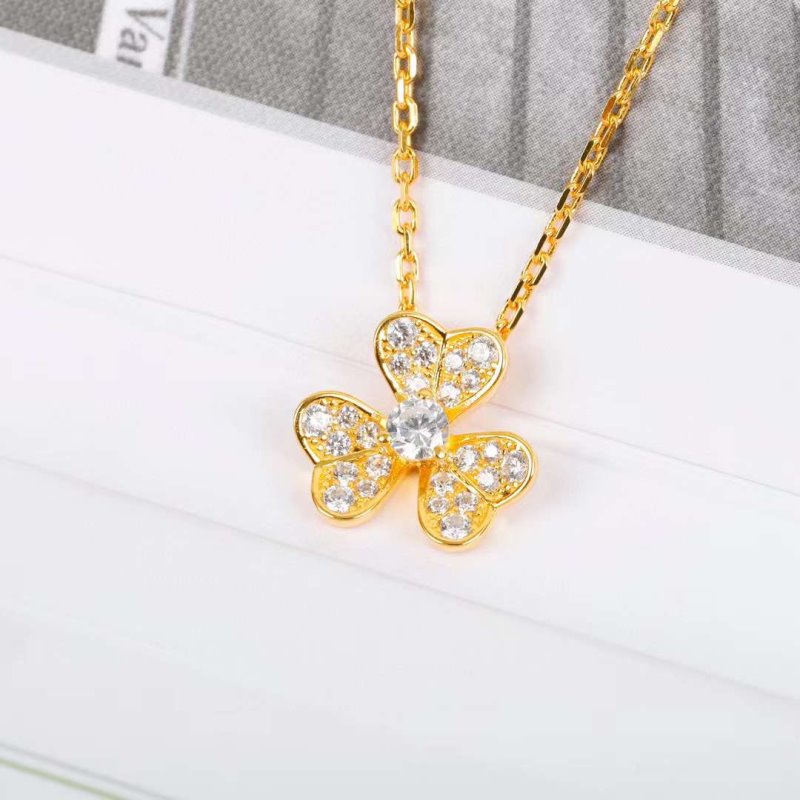 Van Cleef and Arpels Clover full Diamond Necklace JWLH0131