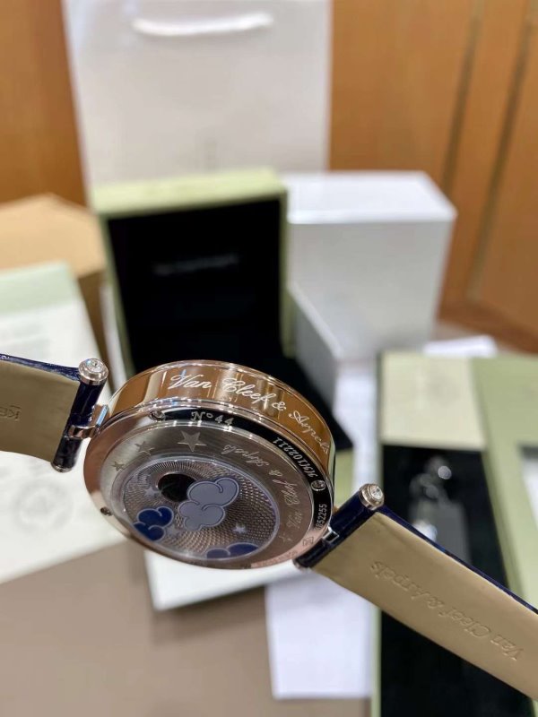 Van Cleef and Arpels Feerie Wrist Watch JWLH0160