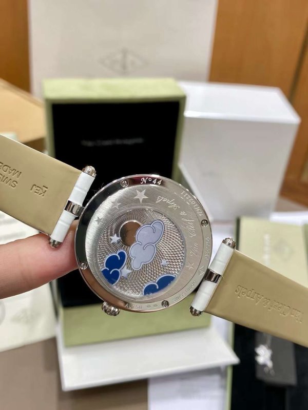 Van Cleef and Arpels Feerie Wrist Watch JWLH0162