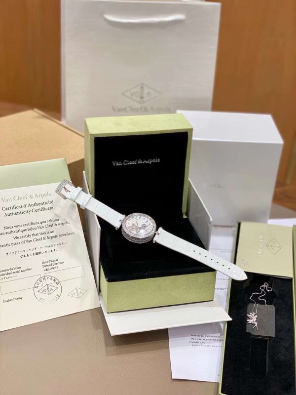 Van Cleef and Arpels Feerie Wrist Watch JWLH0162