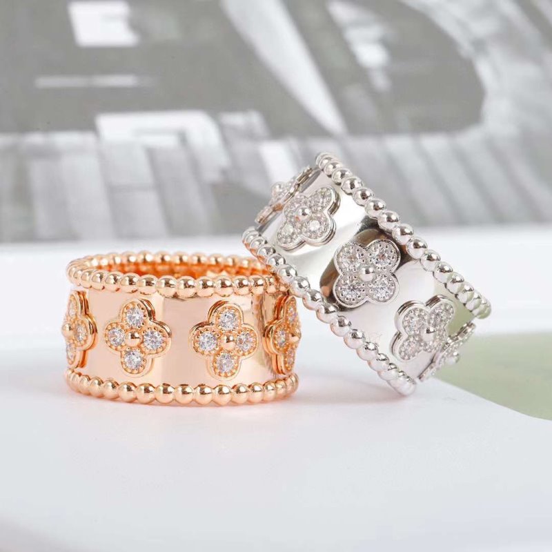 Van Cleef and Arpels Four Leaf Lucky Ring JWLH0123