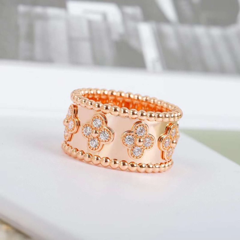 Van Cleef and Arpels Four Leaf Lucky Ring JWLH0123