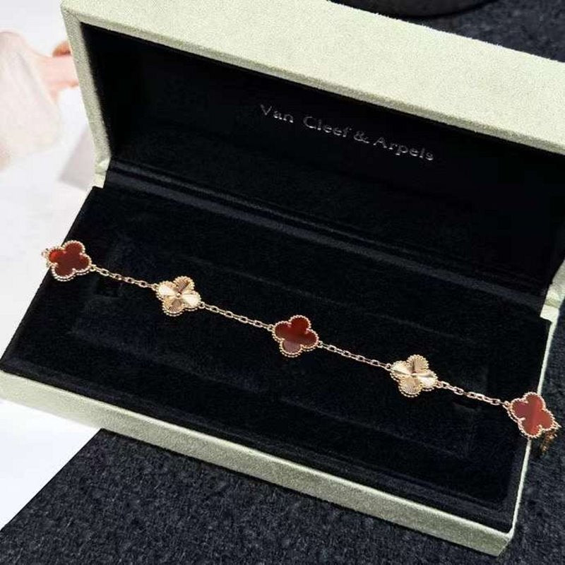 Van Cleef and Arpels Lucky Five Flower Bracelet JWLH0167
