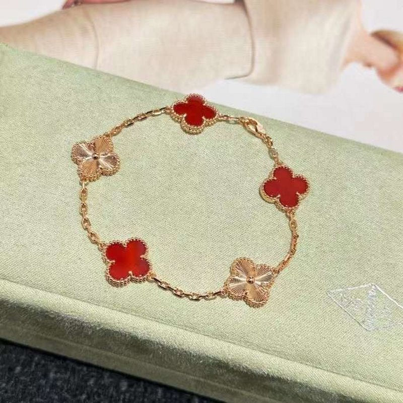 Van Cleef and Arpels Lucky Five Flower Bracelet JWLH0167