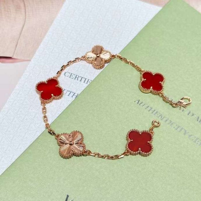 Van Cleef and Arpels Lucky Five Flower Bracelet JWLH0167