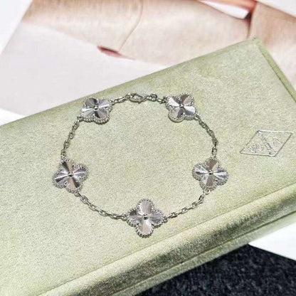 Van Cleef and Arpels Lucky Five Flower Bracelet JWLH0168