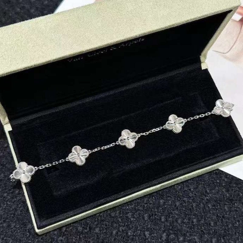 Van Cleef and Arpels Lucky Five Flower Bracelet JWLH0168