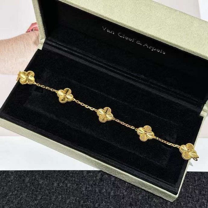 Van Cleef and Arpels Lucky Five Flower Bracelet JWLH0169