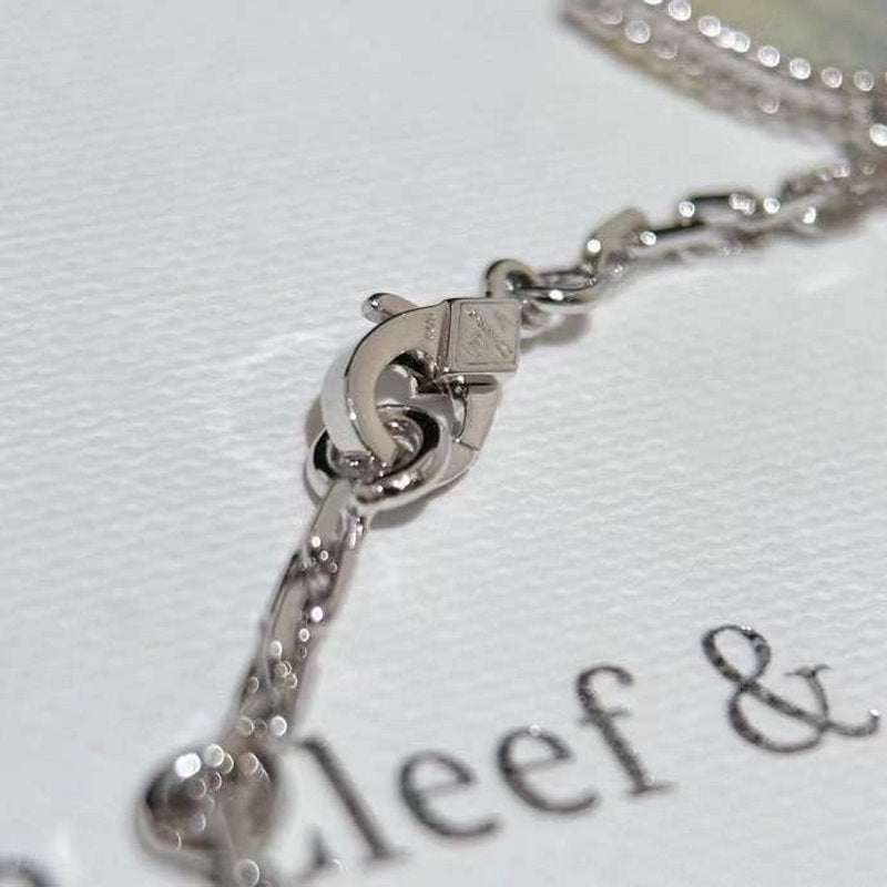 Van Cleef and Arpels Lucky Four Flower Bracelet JWLH0164
