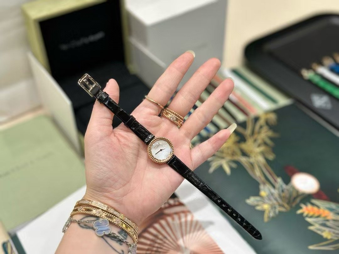 Van Cleef and Arpels Perlee New Wrist Watch WTJN25255