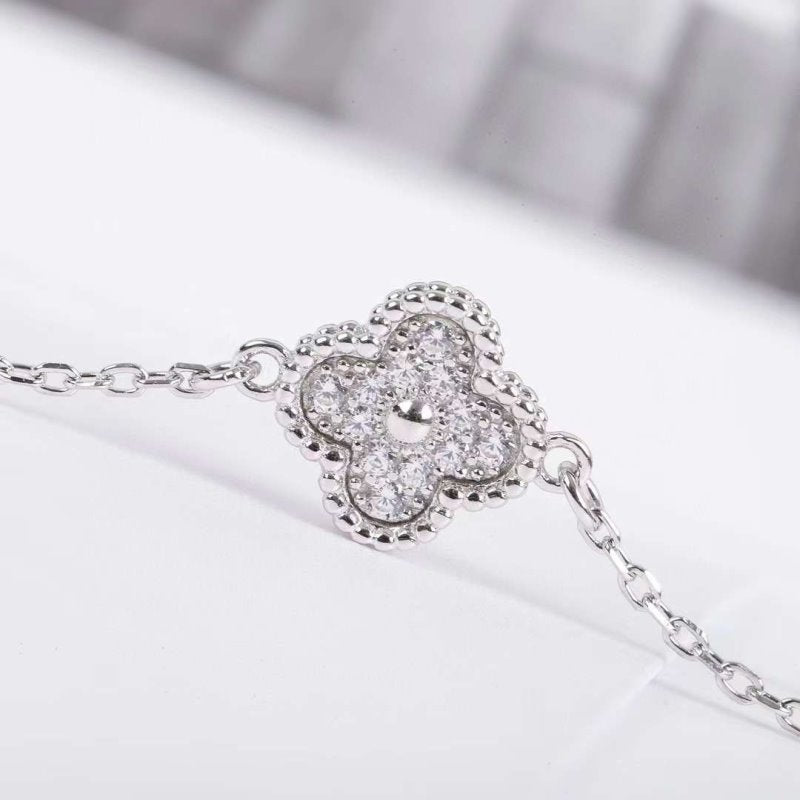 Van Cleef and Arpels Single Flower Diamond Bracelet JWLH0124
