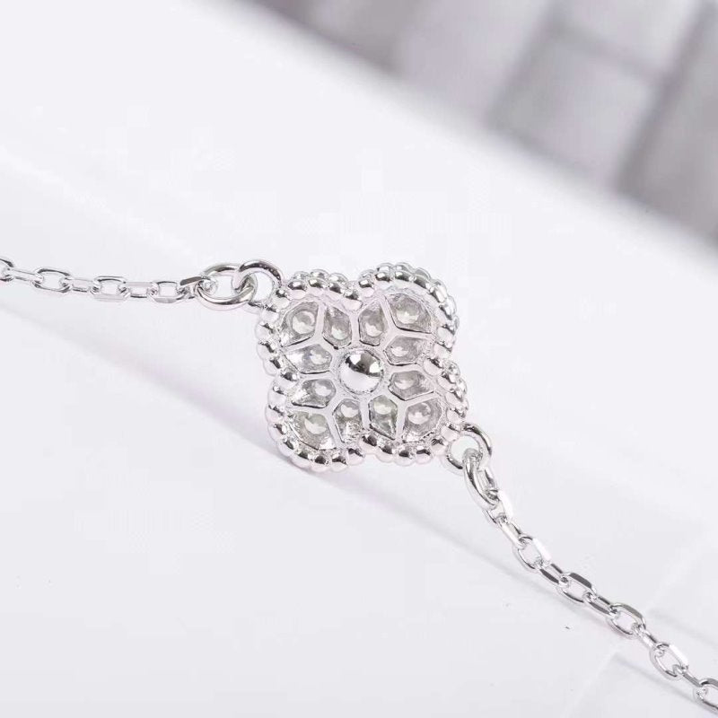 Van Cleef and Arpels Single Flower Diamond Bracelet JWLH0124