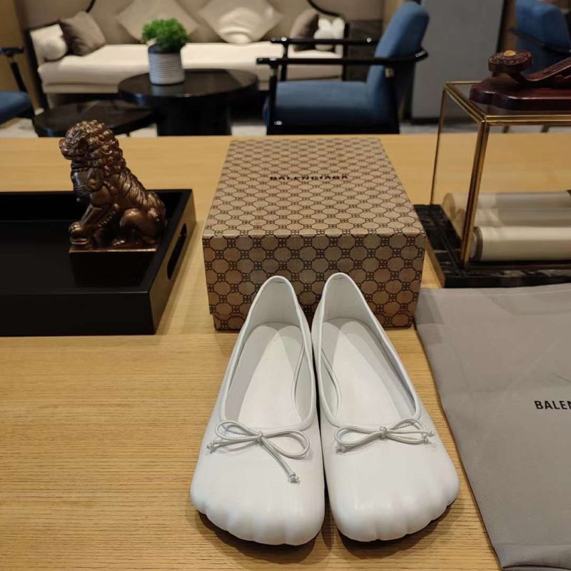 Balenciaga Flat sole Shoes SHS04710