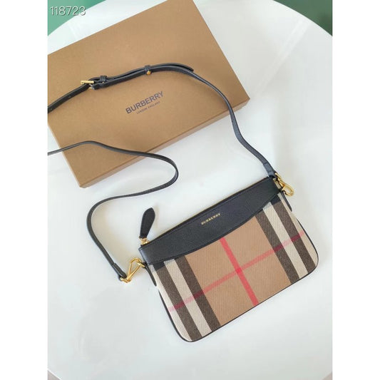 Burberry Leather Clutch Bag BBR00272