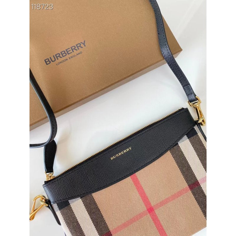 Burberry Leather Clutch Bag BBR00272