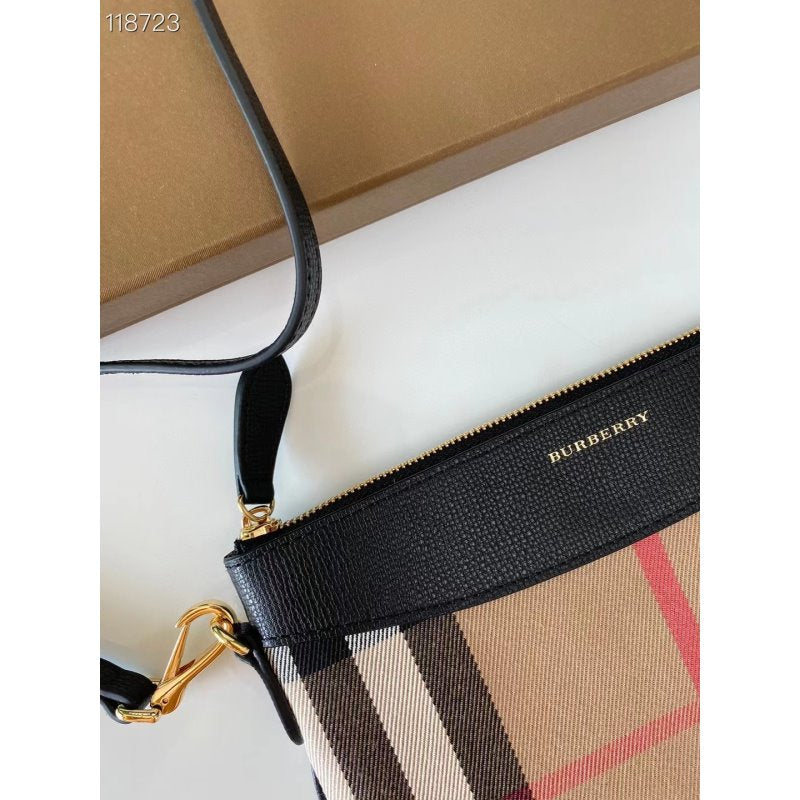 Burberry Leather Clutch Bag BBR00272