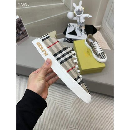 Burberry Shoes SHS04624