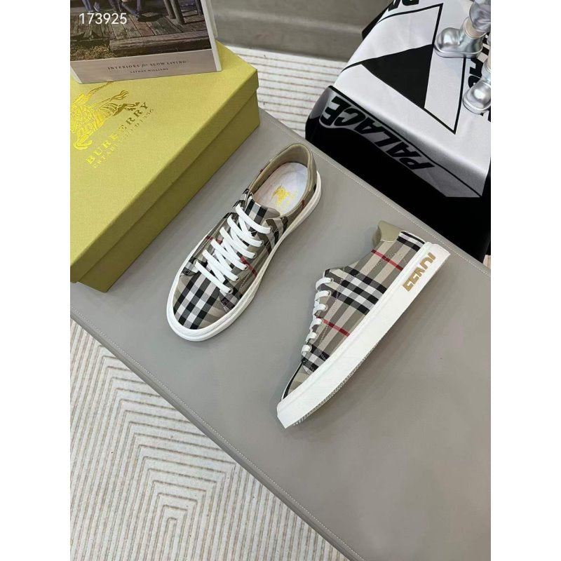 Burberry Shoes SHS04624