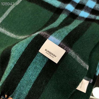 Burberry Wool and Cashmere Scarf SS001189